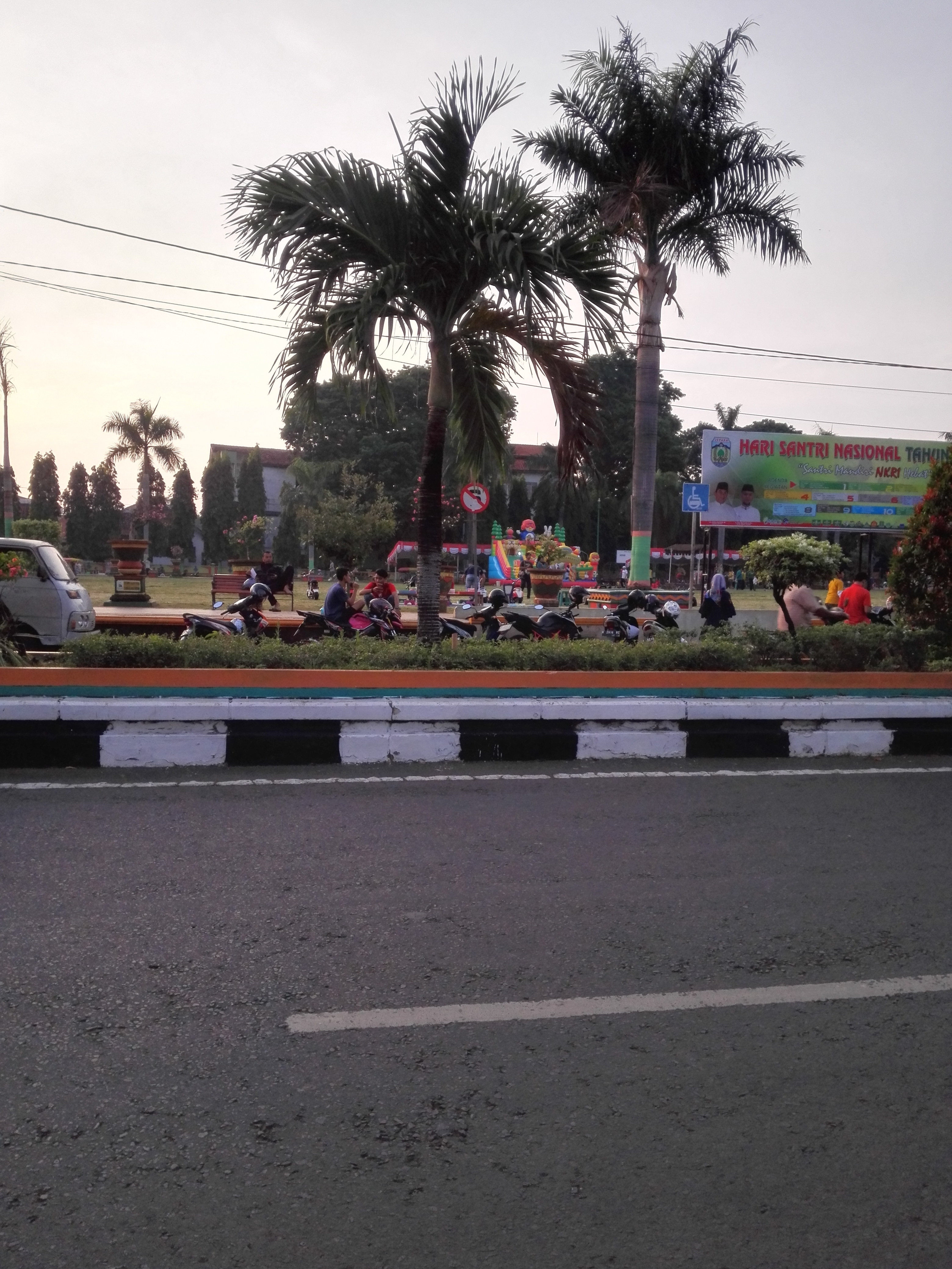 Lambang S dicoret Artinya Apaan yah,Ada yang Tau? #KASLANTAS
