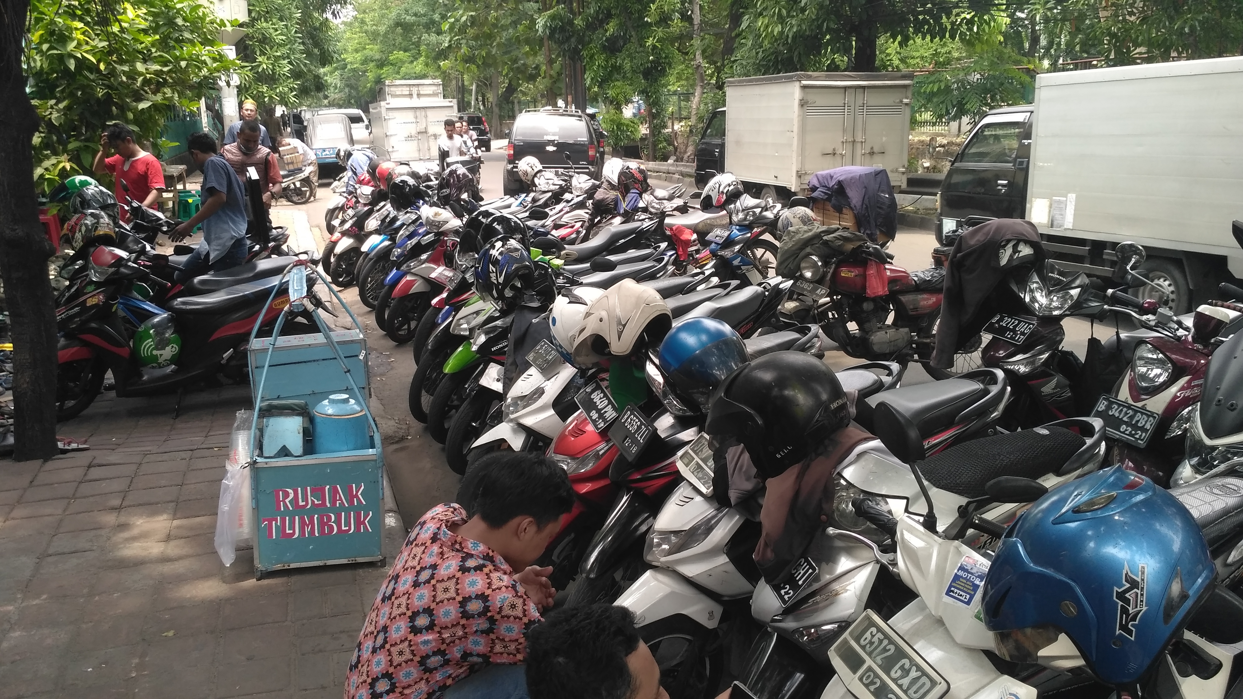 Tujuannya sih baik tapi caranya salah, kalo gini kan malah menyusahkan orang lain