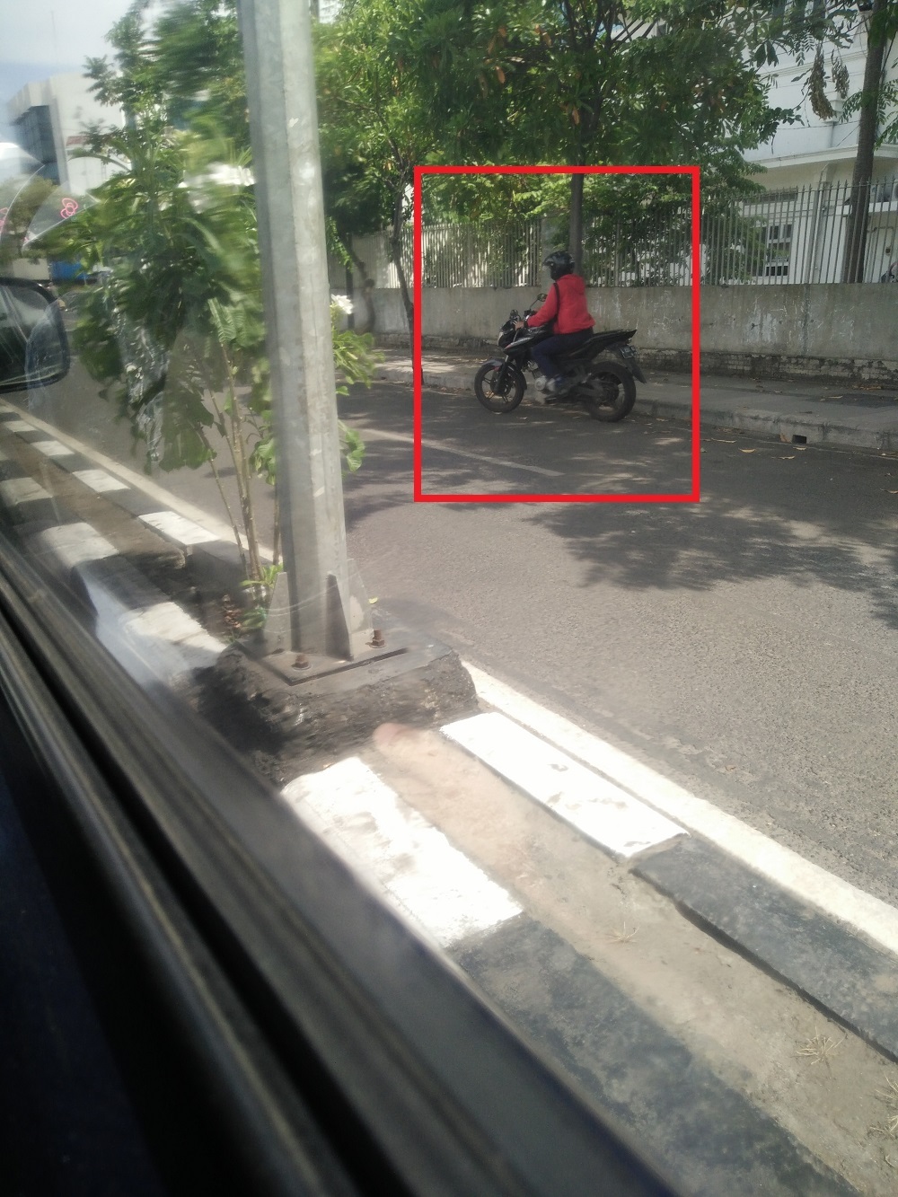 melawan arah di perempatan pandegiling x urip sumoharjo