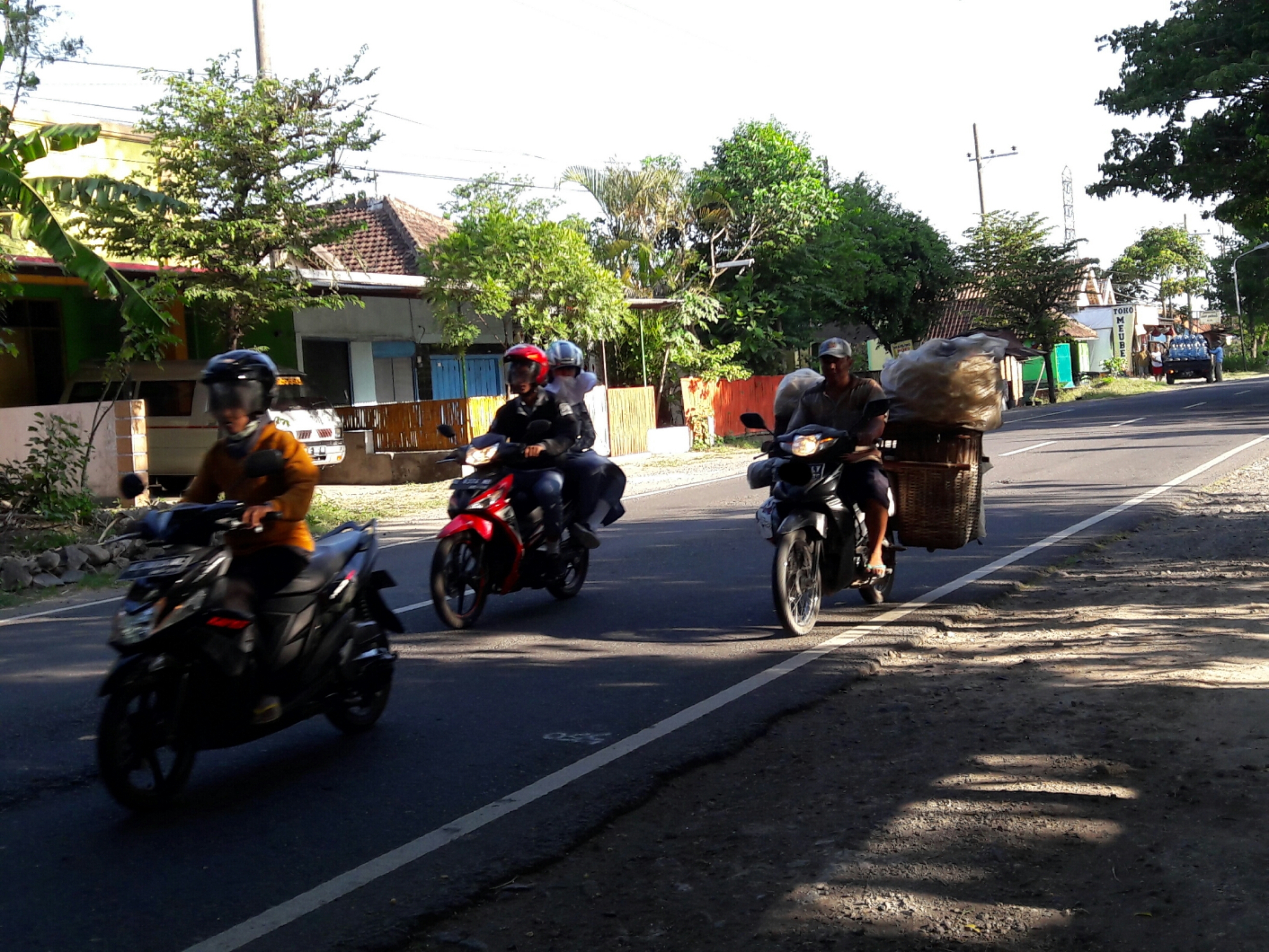 Penting kerupuk apa helm