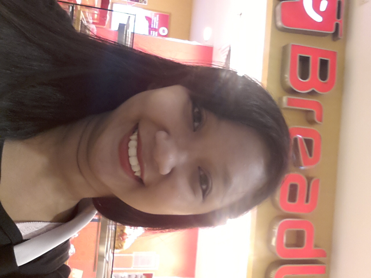 Senyum maniz
