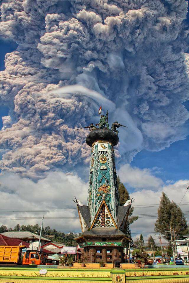 Gambar epik gunung Sinabung