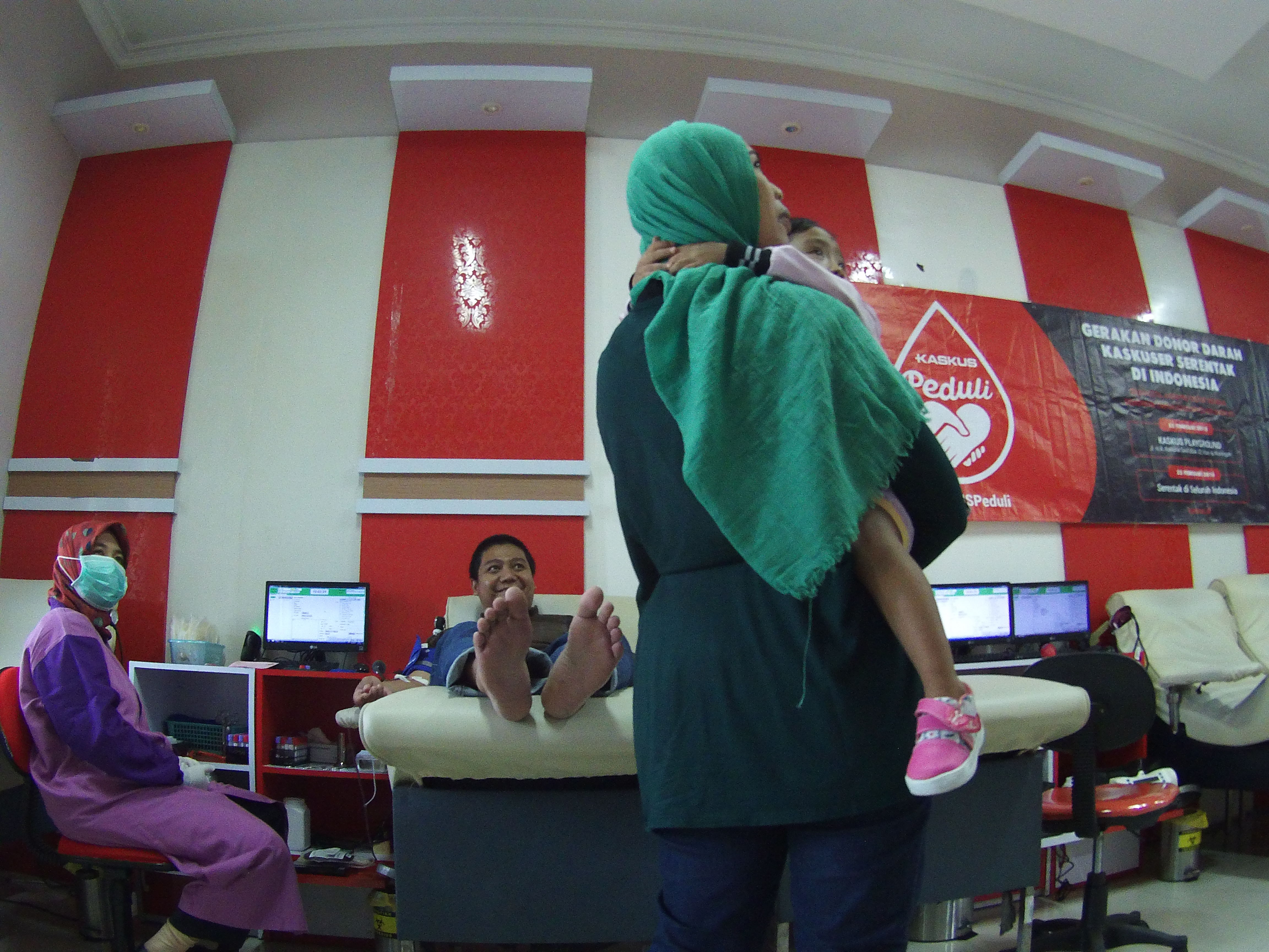 Menunggu proses donor selesai