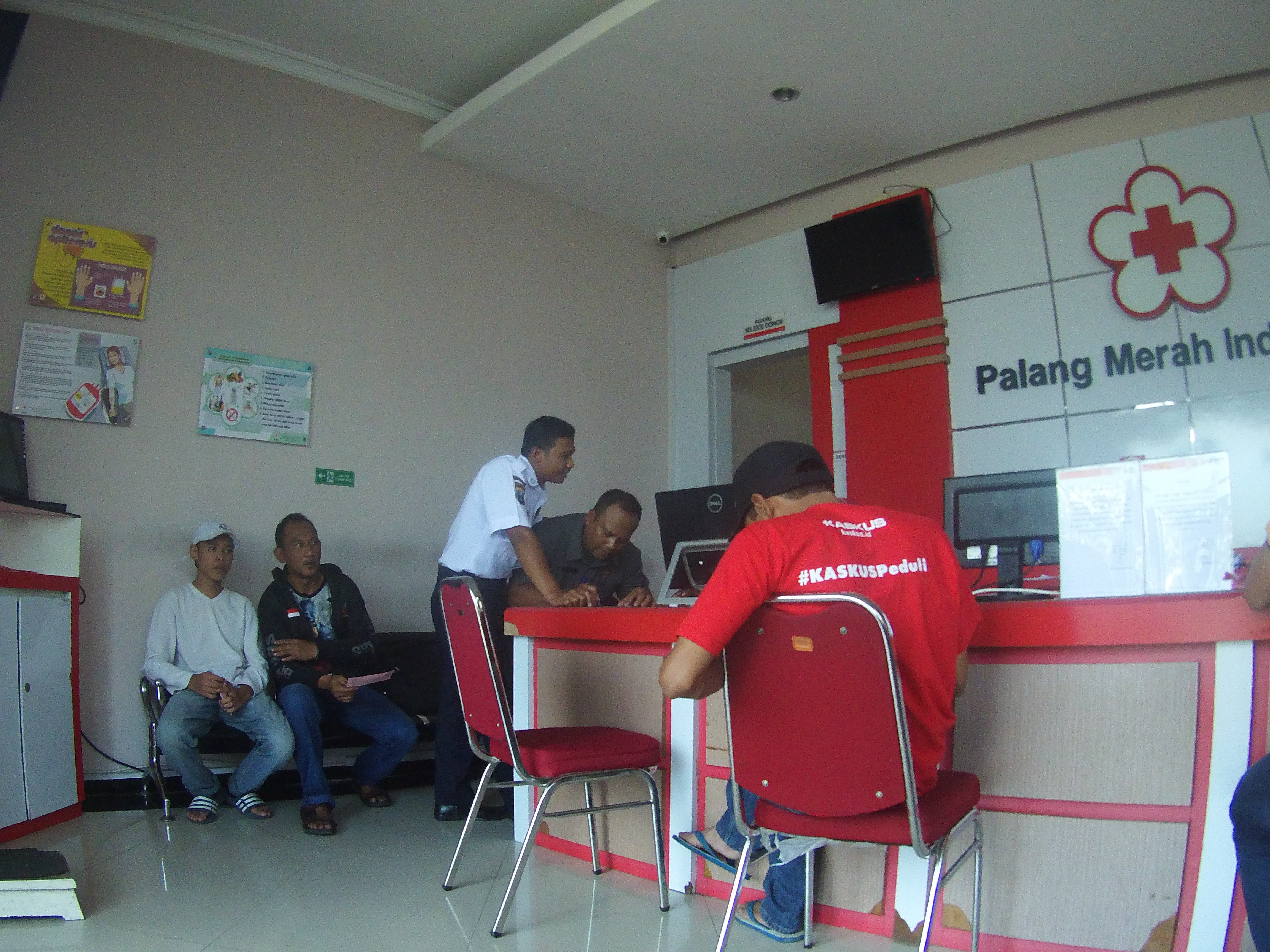 Menunggu petugas untuk memproses data