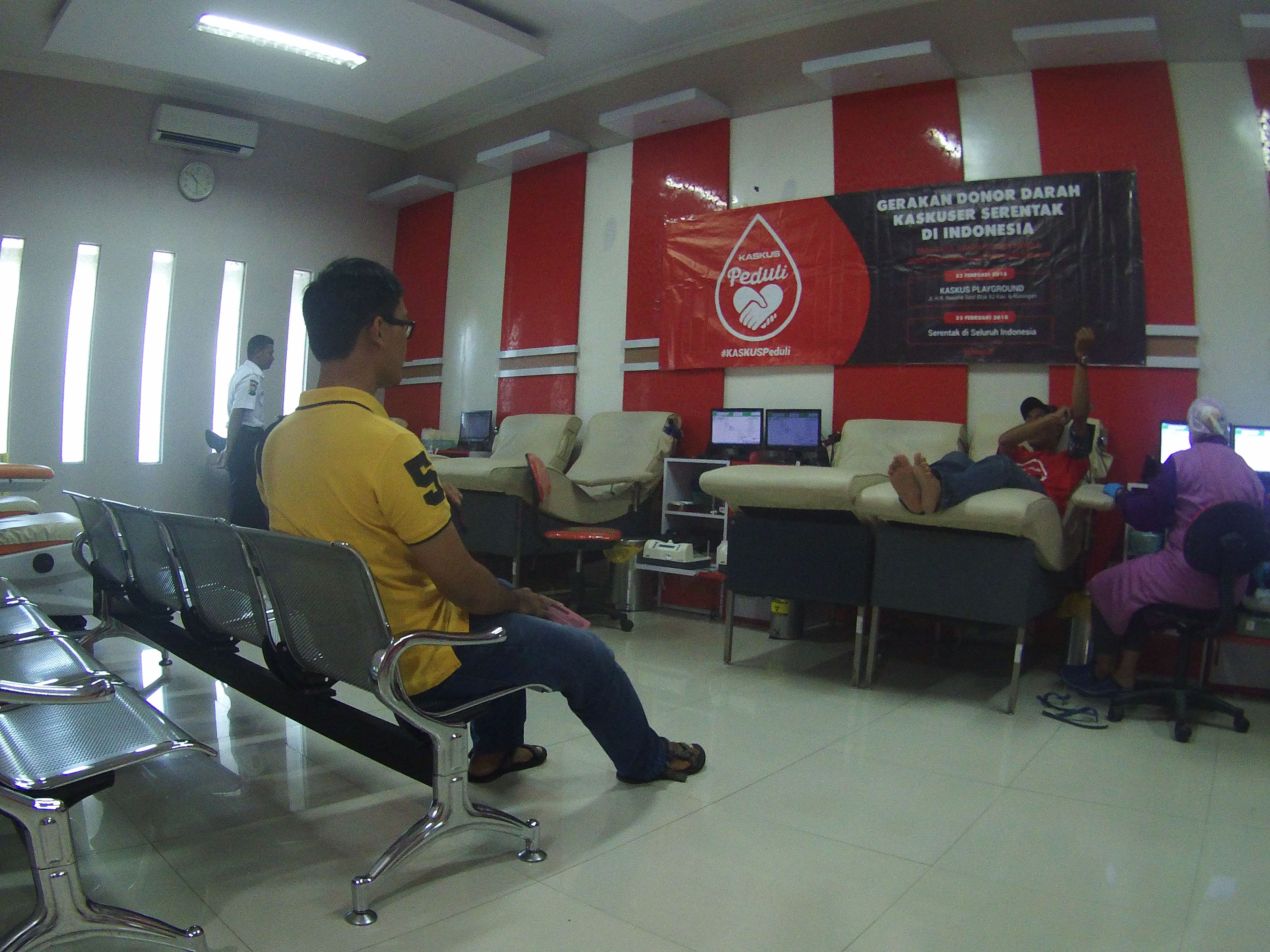 antri lagi untuk persiapan donor darah