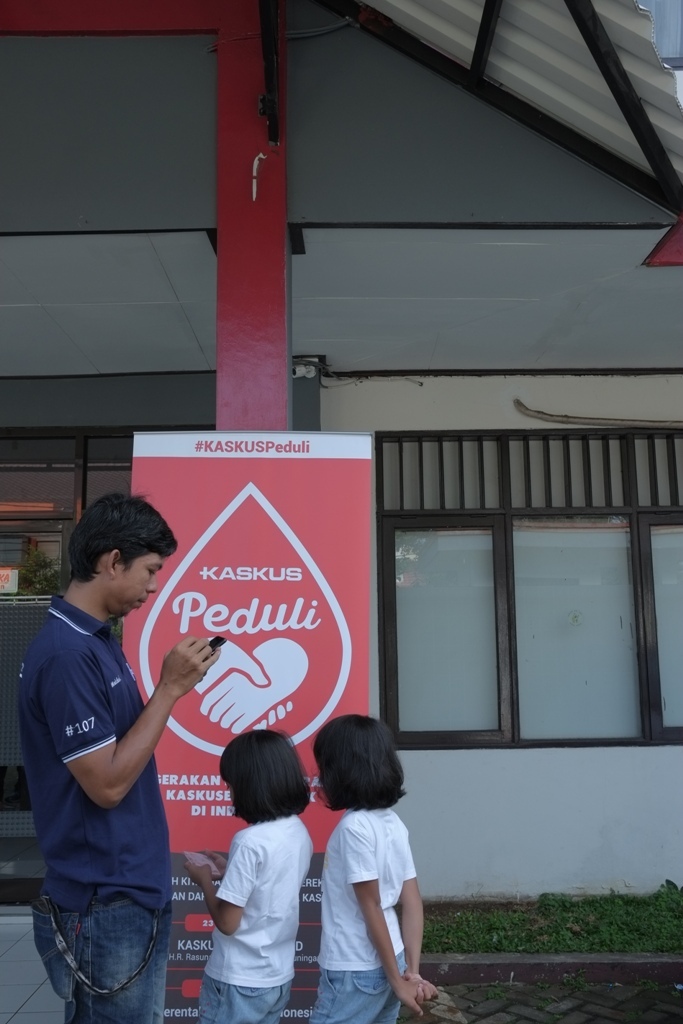 ayah dan dua anak kembarnya