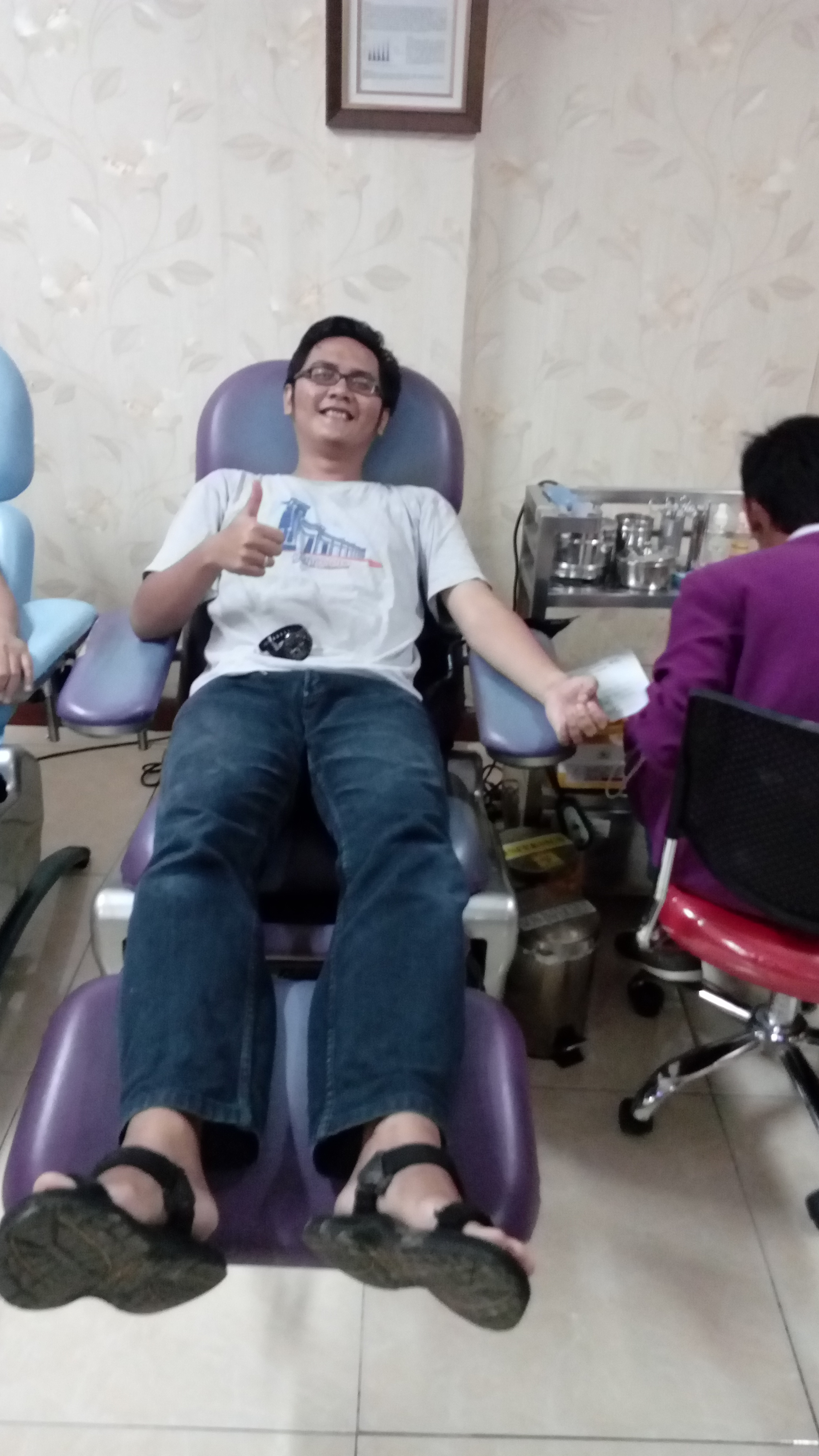 Senyum bahagia saat mau donor darah