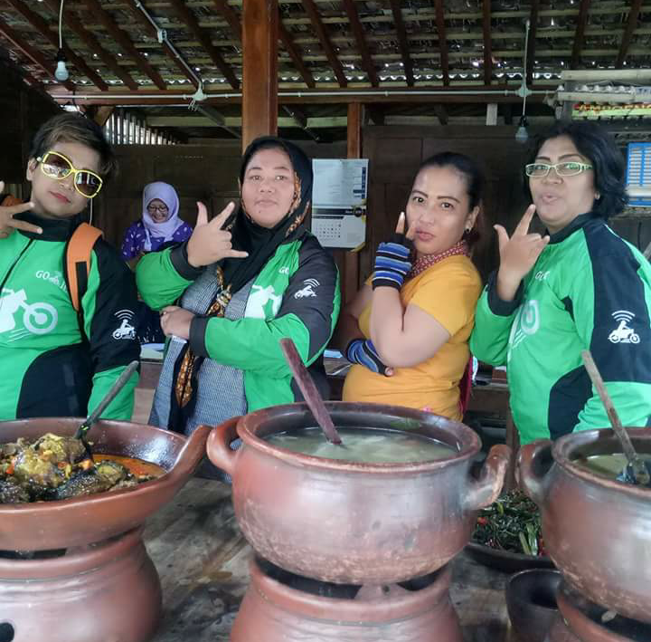 Tebak, Manakah yang Bukan Driver Ojol Asli dan Beri Alasan Tebakanmu