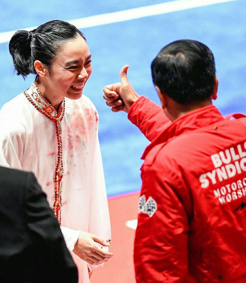 ekpresi atlet wushu peraih medali emas