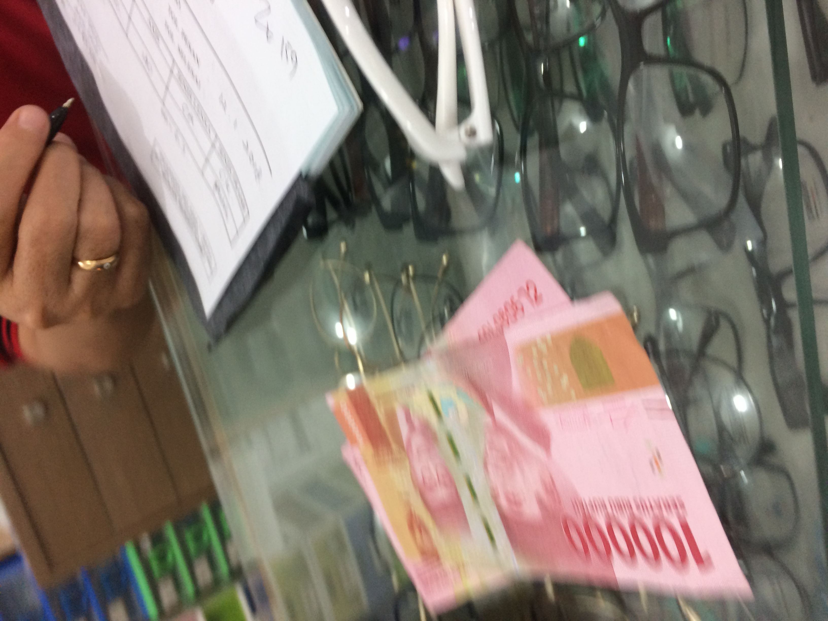 Waktunya pake lacamata