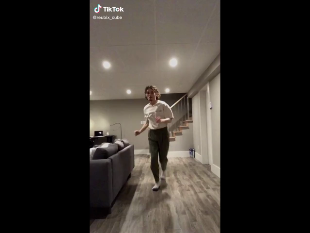 Viral! Penampakan Seram saat Pria Asyik Joget TikTok Doja Cat &lsquo;Say So&rsquo;